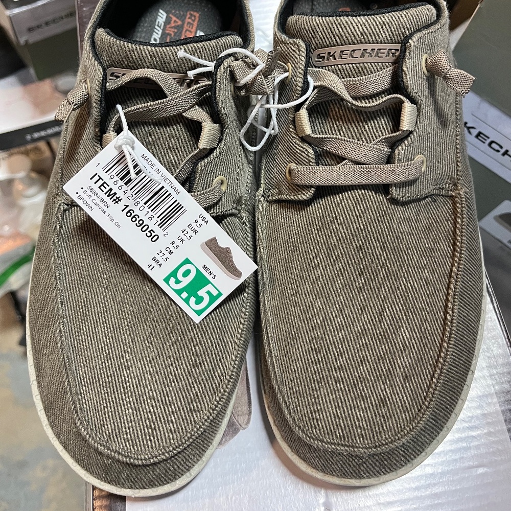 Skechers Mens Melson volgo Canvas Slip on size 9.5 in damaged shoe box